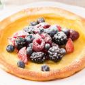Dutch Baby Pancakes with Fresh Berries Petites crepes hollandaises aux petits fruits frais CMS